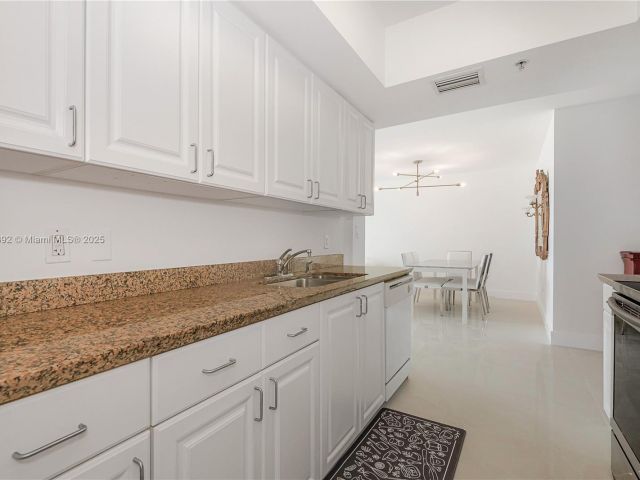 Apartment for sale  Unit #1007 - photo 6724251