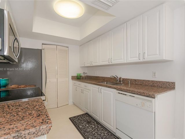 Apartment for sale  Unit #1007 - photo 6724252