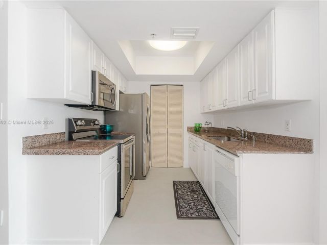 Apartment for sale  Unit #1007 - photo 6724253