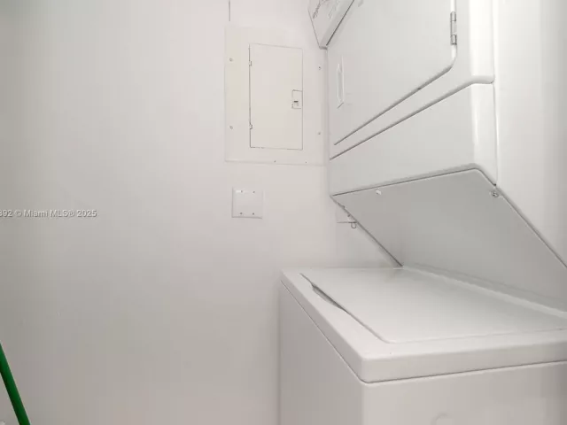 1-bedroom condo for sale in Miami Beach - 90 ALTON RD 1007 - MondialRealty