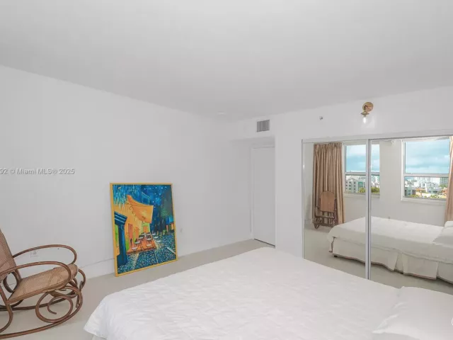 1-bedroom condo for sale in Miami Beach - 90 ALTON RD 1007 - MondialRealty