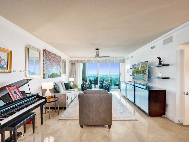 Apartment for sale  Unit #3703 - photo 6789792