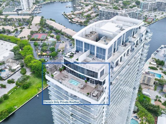 2-bedroom condo for sale in Hollywood - 4010 S Ocean Dr T4302 - MondialRealty