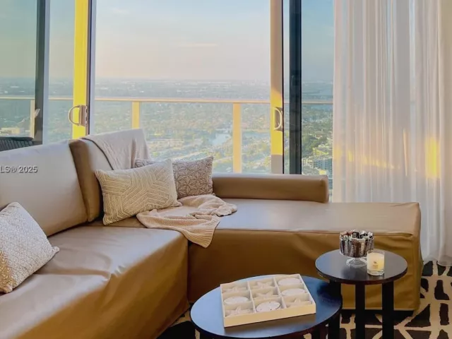 2-bedroom condo for sale in Hollywood - 4010 S Ocean Dr T4302 - MondialRealty