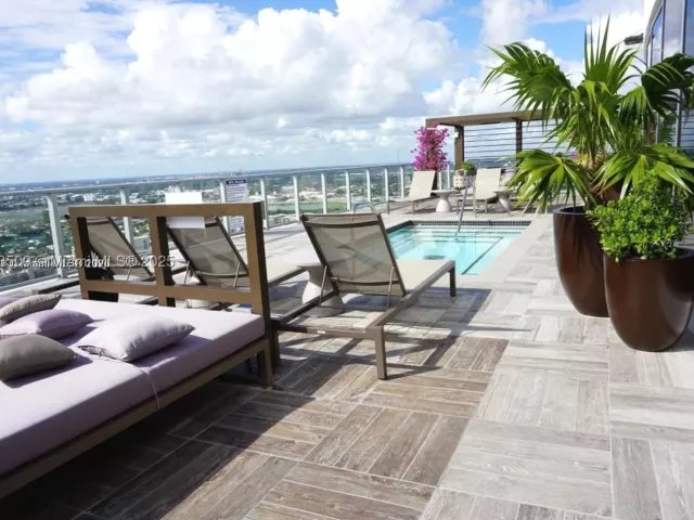 2-bedroom condo for sale in Hollywood - 4010 S Ocean Dr T4302 - MondialRealty