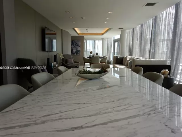 2-bedroom condo for sale in Hollywood - 4010 S Ocean Dr T4302 - MondialRealty