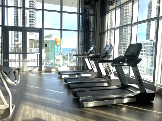 2-bedroom condo for sale in Hollywood - 4010 S Ocean Dr T4302 - MondialRealty