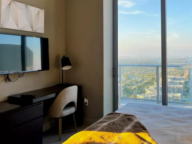 2-bedroom condo for sale in Hollywood - 4010 S Ocean Dr T4302 - MondialRealty
