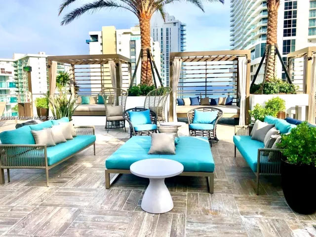 2-bedroom condo for sale in Hollywood - 4010 S Ocean Dr T4302 - MondialRealty