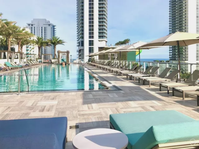 2-bedroom condo for sale in Hollywood - 4010 S Ocean Dr T4302 - MondialRealty