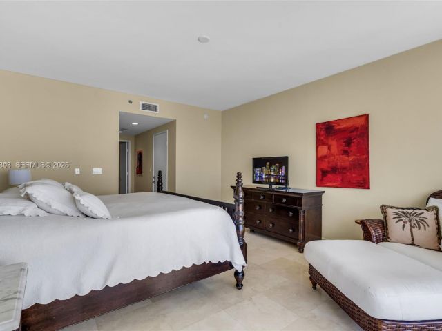 Apartment for rent  Unit #1402 - photo 6712052