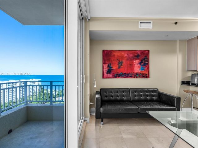 Apartment for rent  Unit #1402 - photo 6712059