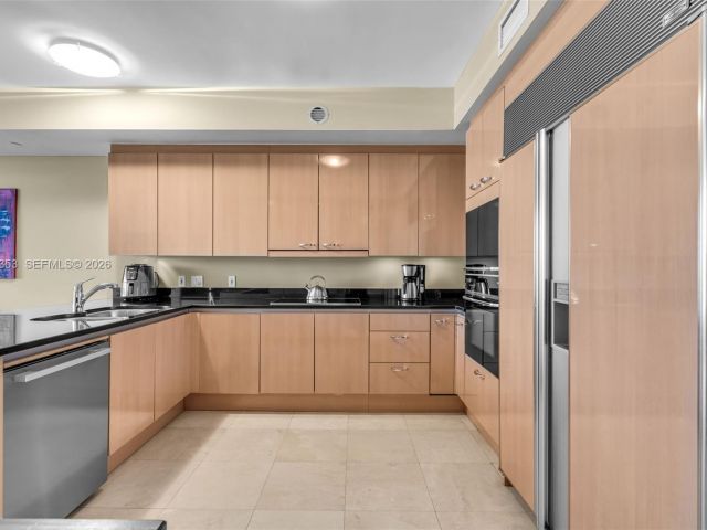 Apartment for rent  Unit #1402 - photo 6712061