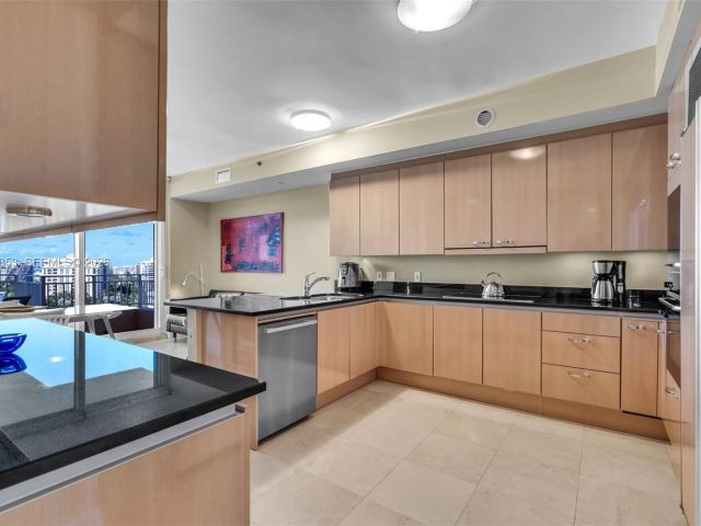 Apartment for rent  Unit #1402 - photo 6712062