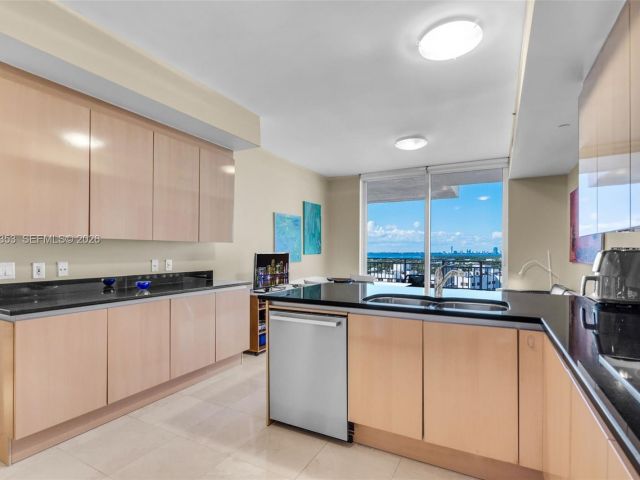 Apartment for rent  Unit #1402 - photo 6712063