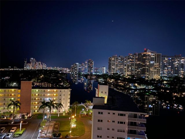 2-bedroom condo for rent in Hallandale Beach - 3161 S Ocean Dr 1210 - MondialRealty