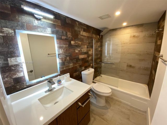 2-bedroom condo for rent in Hallandale Beach - 3161 S Ocean Dr 1210 - MondialRealty