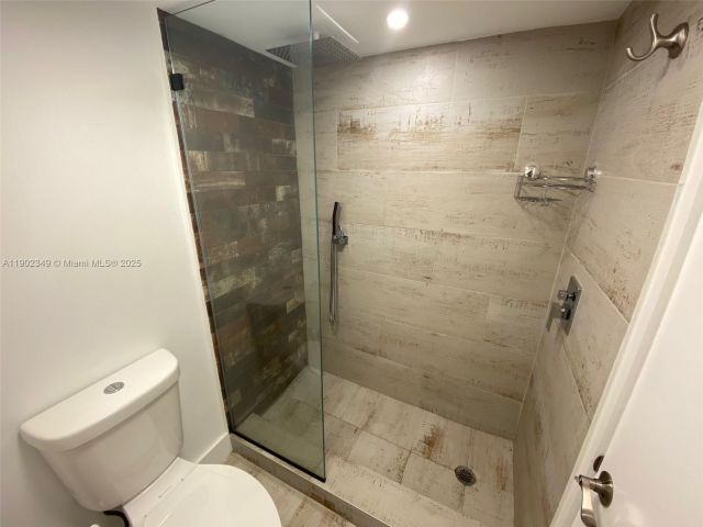 2-bedroom condo for rent in Hallandale Beach - 3161 S Ocean Dr 1210 - MondialRealty