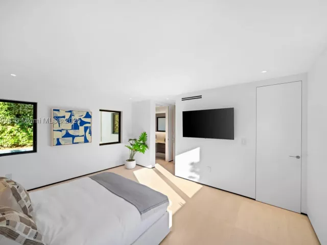 4-bedroom home for sale in Miami Beach - 222 E Rivo Alto Dr - MondialRealty