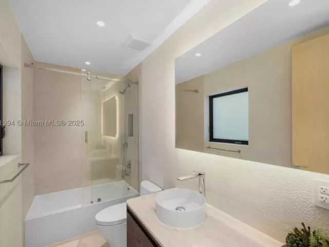 4-bedroom home for sale in Miami Beach - 222 E Rivo Alto Dr - MondialRealty