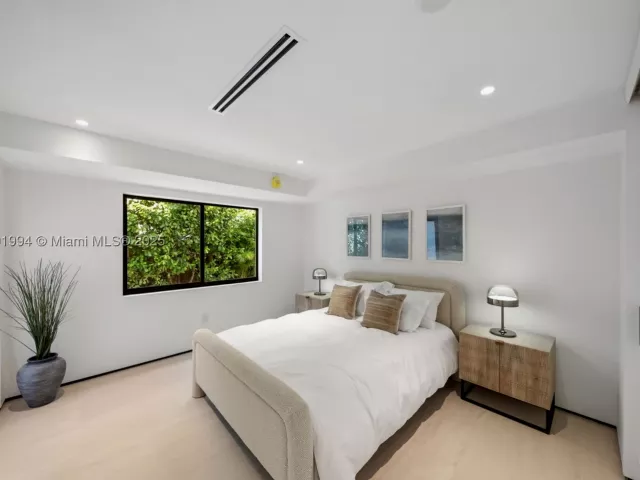 4-bedroom home for sale in Miami Beach - 222 E Rivo Alto Dr - MondialRealty