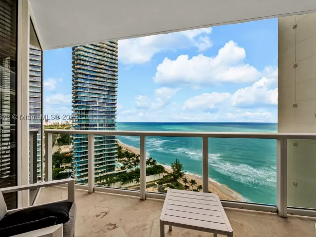 2-bedroom condo for sale in Sunny Isles Beach - 19333 Collins Ave 1903 - MondialRealty
