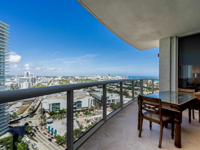 2-bedroom condo for rent in Miami Beach - 400 Alton Rd 2409 - MondialRealty