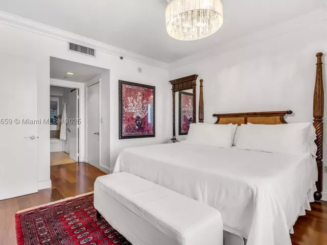 2-bedroom condo for rent in Miami Beach - 400 Alton Rd 2409 - MondialRealty