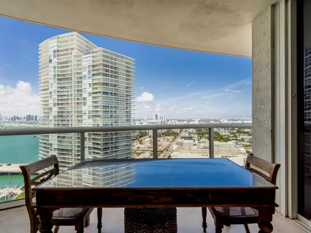 2-bedroom condo for rent in Miami Beach - 400 Alton Rd 2409 - MondialRealty