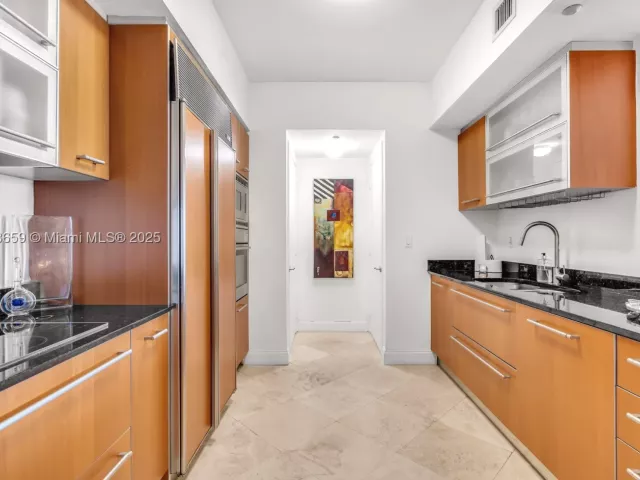 2-bedroom condo for rent in Miami Beach - 400 Alton Rd 2409 - MondialRealty