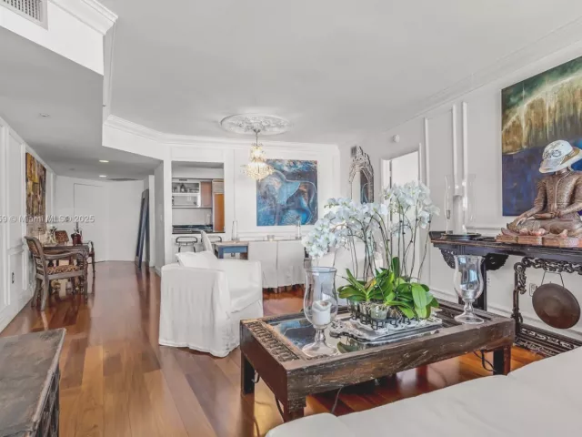 2-bedroom condo for rent in Miami Beach - 400 Alton Rd 2409 - MondialRealty