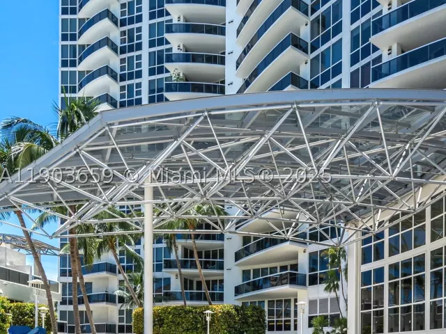 2-bedroom condo for rent in Miami Beach - 400 Alton Rd 2409 - MondialRealty