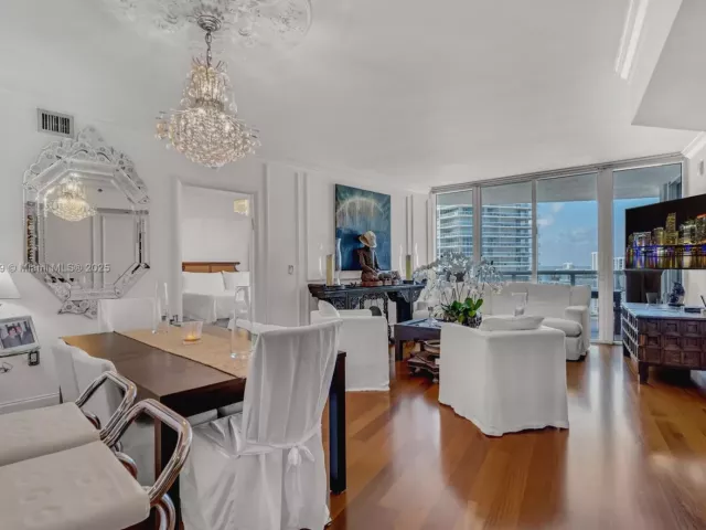 2-bedroom condo for rent in Miami Beach - 400 Alton Rd 2409 - MondialRealty