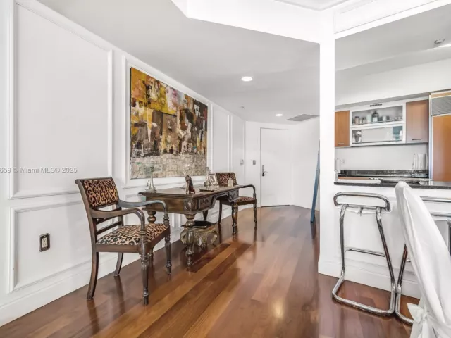 2-bedroom condo for rent in Miami Beach - 400 Alton Rd 2409 - MondialRealty