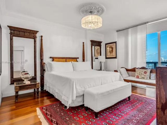 2-bedroom condo for rent in Miami Beach - 400 Alton Rd 2409 - MondialRealty