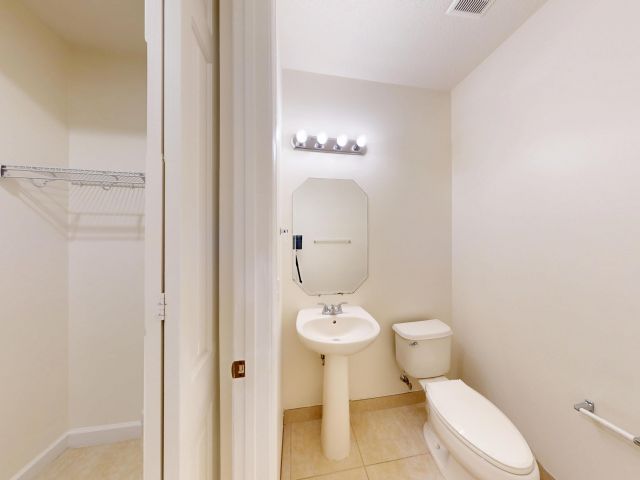 Home for rent at 235 W Chrystie Circle - photo 6711095