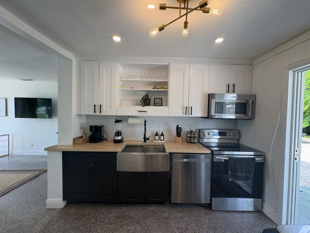 Home for rent at 2711 NE 11th Terrace - photo 6750823