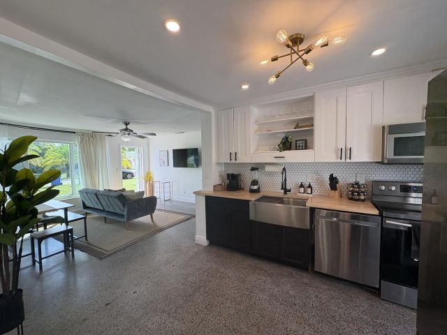 Home for rent at 2711 NE 11th Terrace - photo 6750824