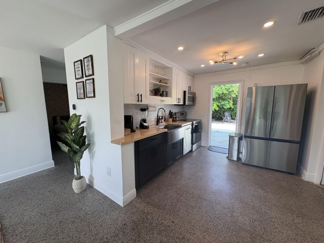 Home for rent at 2711 NE 11th Terrace - photo 6750825