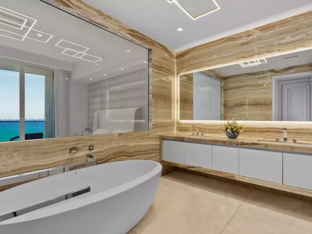 4-bedroom condo for sale in Sunny Isles Beach - 17901 Collins Ave 1803 - MondialRealty