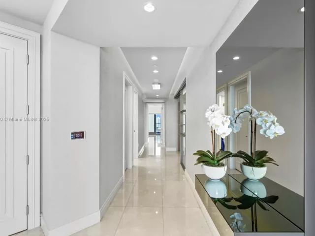 4-bedroom condo for sale in Sunny Isles Beach - 17901 Collins Ave 1803 - MondialRealty