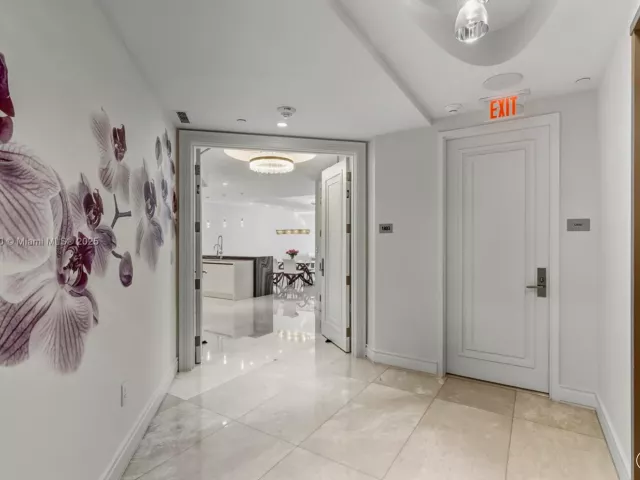 4-bedroom condo for sale in Sunny Isles Beach - 17901 Collins Ave 1803 - MondialRealty