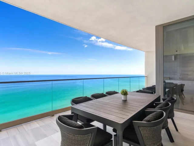 4-bedroom condo for sale in Sunny Isles Beach - 17901 Collins Ave 1803 - MondialRealty