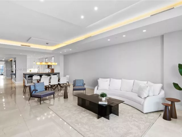 4-bedroom condo for sale in Sunny Isles Beach - 17901 Collins Ave 1803 - MondialRealty