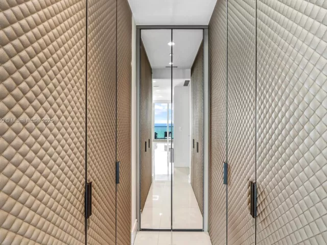 4-bedroom condo for sale in Sunny Isles Beach - 17901 Collins Ave 1803 - MondialRealty