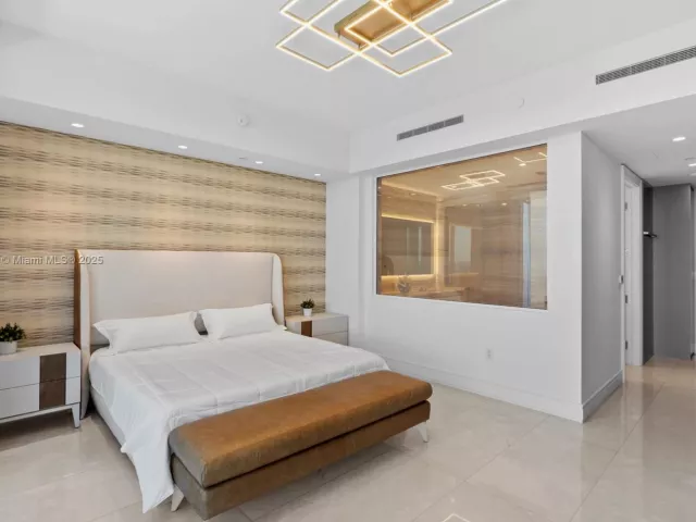 4-bedroom condo for sale in Sunny Isles Beach - 17901 Collins Ave 1803 - MondialRealty