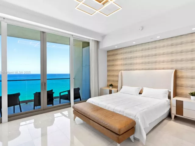 4-bedroom condo for sale in Sunny Isles Beach - 17901 Collins Ave 1803 - MondialRealty