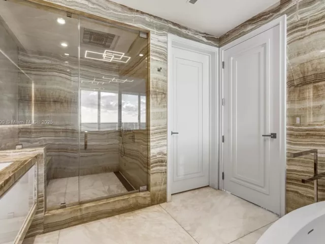 4-bedroom condo for sale in Sunny Isles Beach - 17901 Collins Ave 1803 - MondialRealty