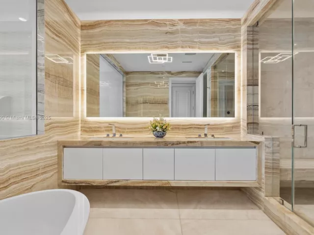 4-bedroom condo for sale in Sunny Isles Beach - 17901 Collins Ave 1803 - MondialRealty