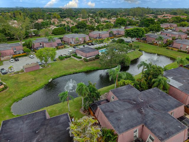 Home for rent at 7690 Courtyard Run W - photo 6786009